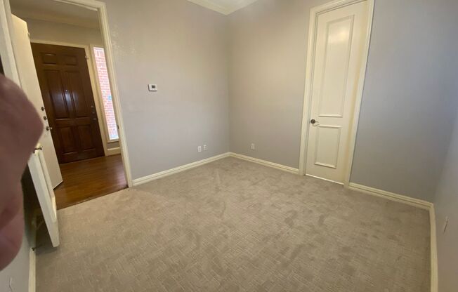 Two Bedroom, 3 level Condo in Oak Lawn