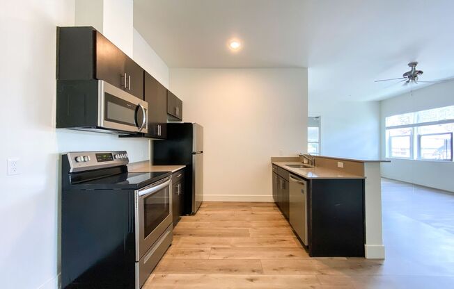 3 beds, 2 baths, 980 sqft, $2,375, Unit 220