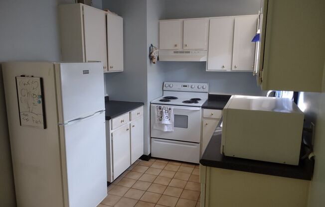 Lovely Two Bedroom/Two Bath Condo - THREE MINUTES AWAY FROM FORT JACKSON!