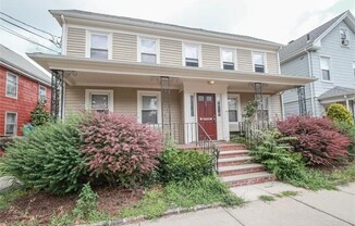 3 beds, 1 bath, 1,390 sqft, $3,100, Unit 2