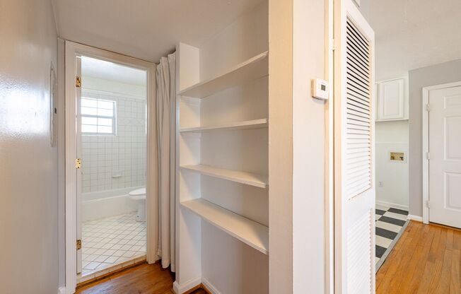 2 beds, 1 bath, 950 sqft, $1,295, Unit 10