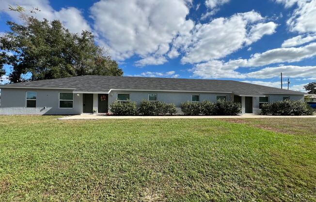 Charming 2 BD/2 BA Unit in Ocala!  END UNIT!