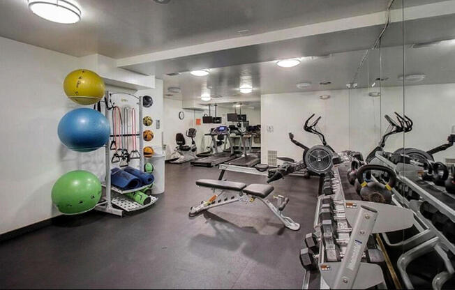 1 bed, 1.8 baths, 885 sqft, $3,795, Unit 211