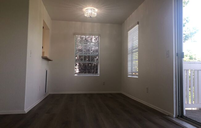 Bright 2 Bedroom Condo in Oceanside!