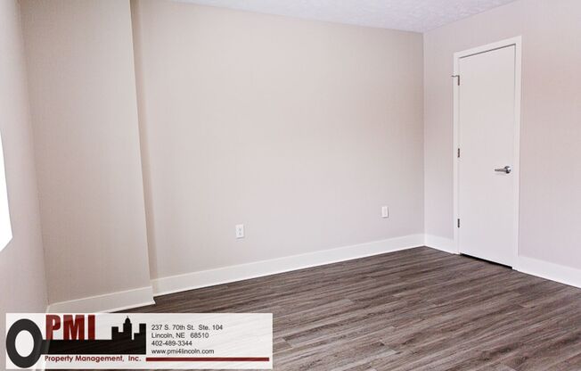 2 beds, 1 bath, $995, Unit 4001 Holdrege St. #16