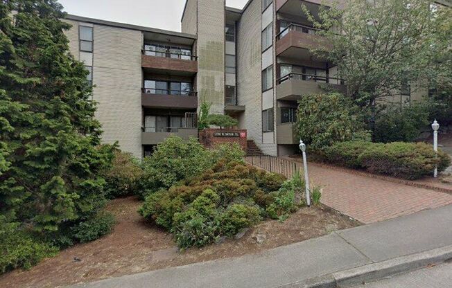 Magnolia Crestview | Classic Seattle Living at the Top of the Hill