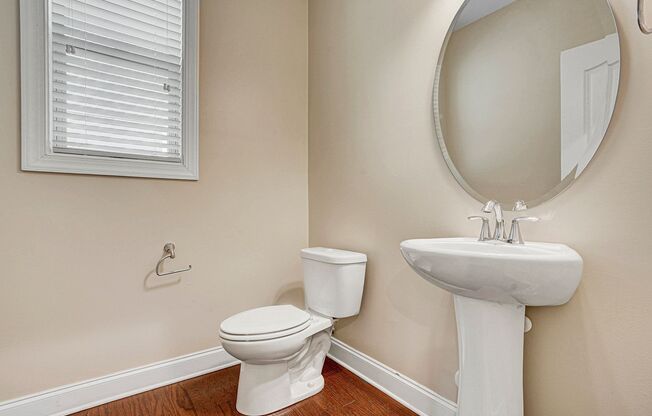 AVAILABLE NOW!-BUNGALOW STYLE HOME -JUST BEAUTIFUL!