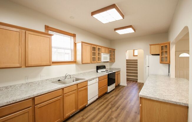 2 beds, 2 baths, 1,650 sqft, $2,135