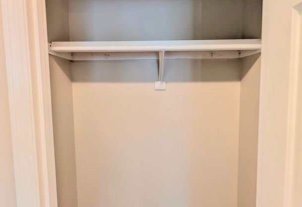 Remodeled and Move-in Ready Condo! | 1 br 1ba | Near NEGA Medical Center