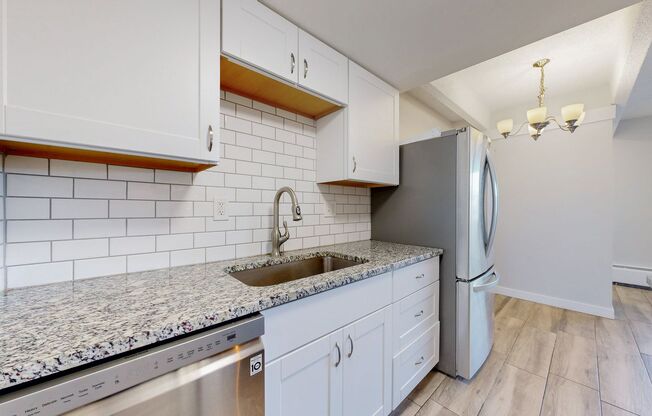 Adorable 1 bedroom condo with mountain views