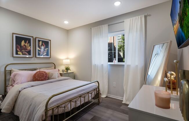 2 beds, 2 baths, 793 sqft, $2,500, Unit 4415 Chestnut - Standard 2 Bedroom