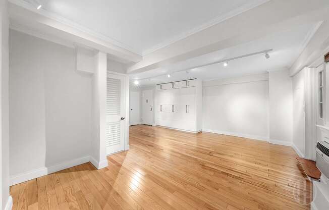 335 E 51 ST