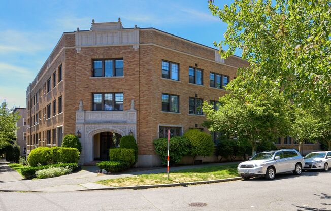 LAC La Charme Apartments