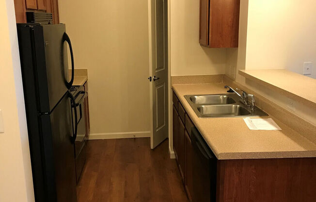 2 beds, 1 bath, 892 sqft, $1,386