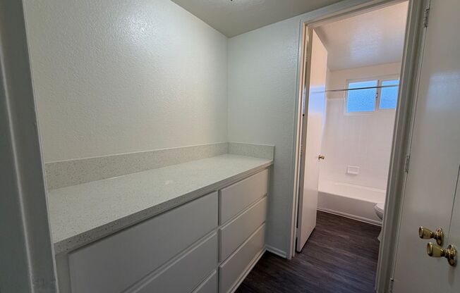 Studio, 1 bath, 400 sqft, $1,925, Unit 4922B