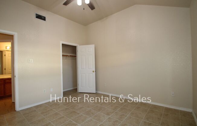 3 beds, 2 baths, $1,295