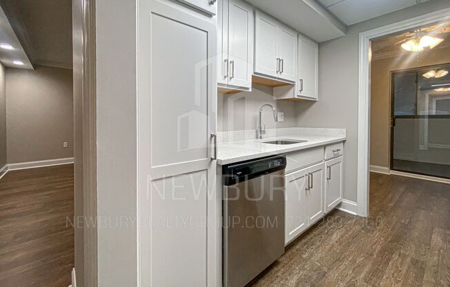 1 bed, 1 bath, 765 sqft, $1,250, Unit TH 904