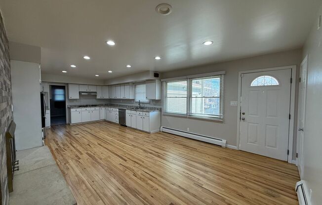 Gorgeous Remodeled 3-Bedroom Home in Lakewood!!
