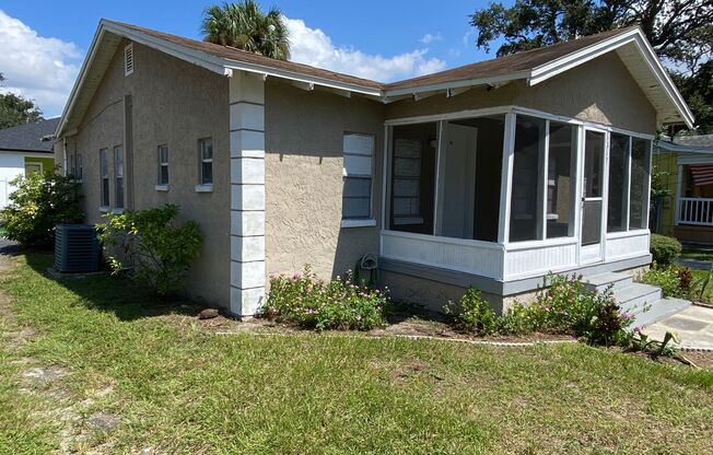 3 beds, 1 bath, 906 sqft, $1,795