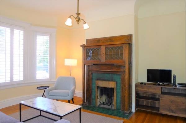 Amazing Fully Furnished (or UNFURNISHED) 3 BR with Split BA flat in Presidio Heights Ready for your move-in! Flexible Term