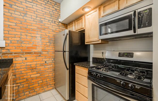 2 beds, 1 bath, $1,625, Unit 814 Neil Ave