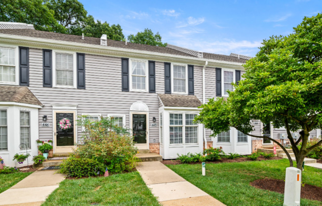 445 HARTFORD SQ
