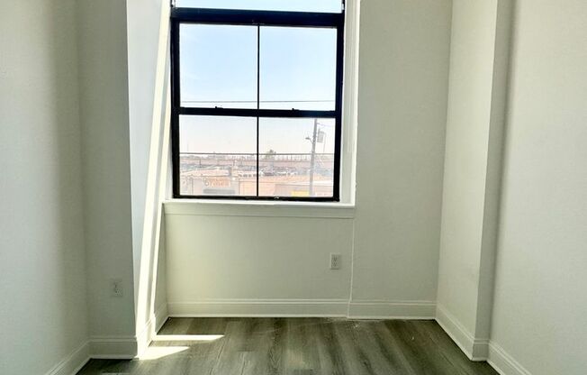 2 beds, 1 bath, 812 sqft, $1,400, Unit Unit 44