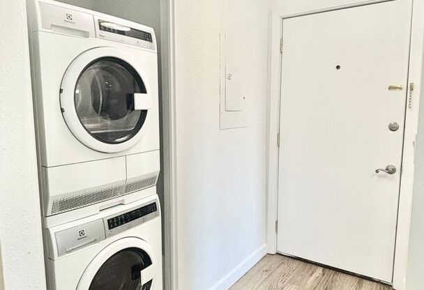 3 beds, 2 baths, 985 sqft, $2,495, Unit 401