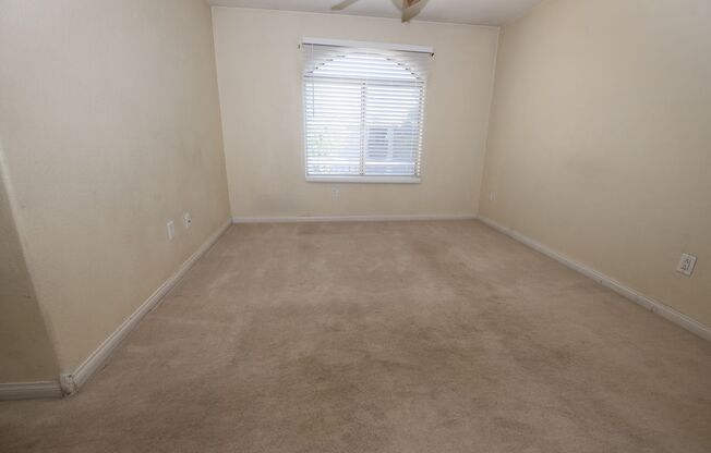 2 beds, 2 baths, $1,350, Unit # 2033