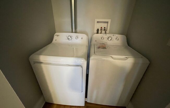 2 beds, 1 bath, 750 sqft, $2,199, Unit 5641 Hobart St. #B2