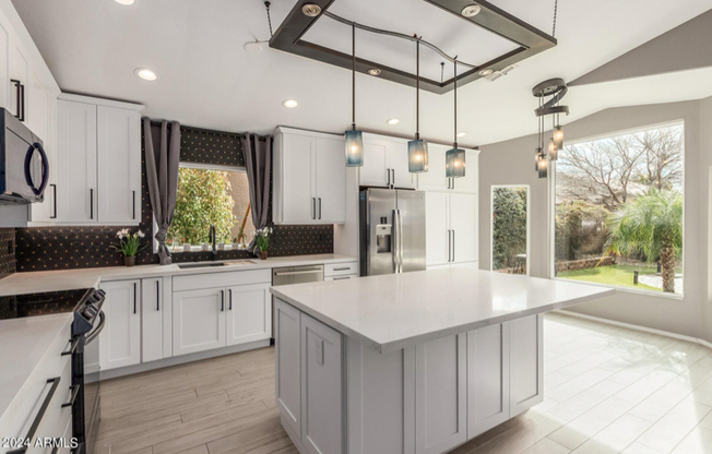 1505 E WAHALLA LN