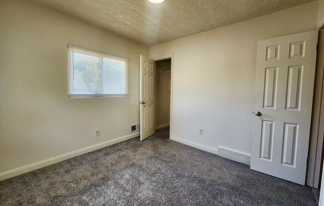 2 beds, 1 bath, $995, Unit 331 Murray Street