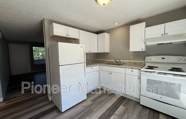 851 W 5th Ave
