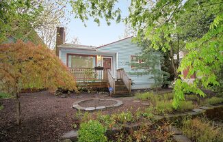 RENT SPECIAL - Charming Mid Century 2++ Bedroom Overlook House