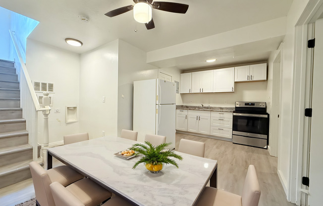 2 beds, 1 bath, $1,299, Unit 3442 #B