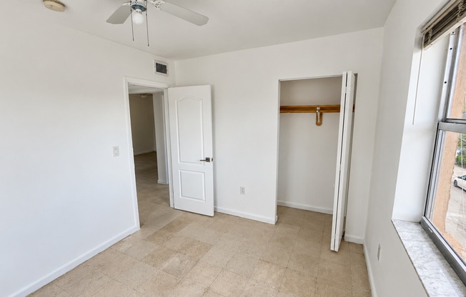 2 beds, 1 bath, 550 sqft, $1,659, Unit 275/322
