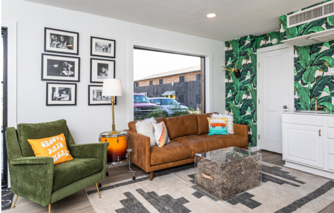 2 beds, 1 bath, 882 sqft, $1,100, Unit 32