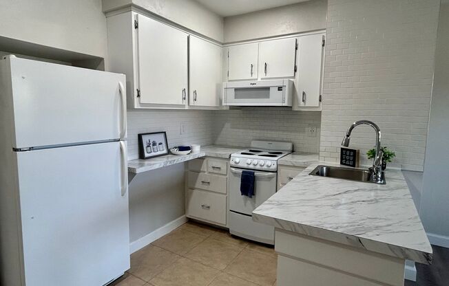 Studio, 1 bath, 352 sqft, $1,099, Unit 401