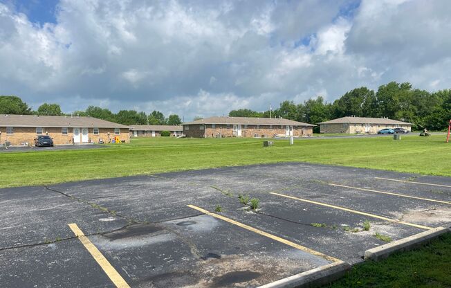 2 beds, 1 bath, 900 sqft, $850, Unit B8