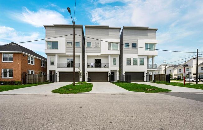 Gorgeous Three Bedroom Townhome!