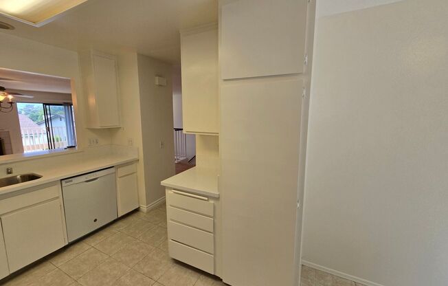 Move-Special: 1/2 off 1st month’s rent! Beautifully Updated West Clairemont Townhome – Prime 92117 Location!