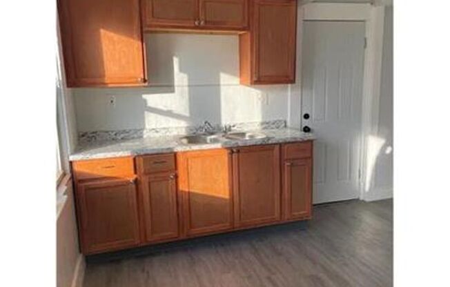 2 beds, 1 bath, 1,285 sqft, $900, Unit 1