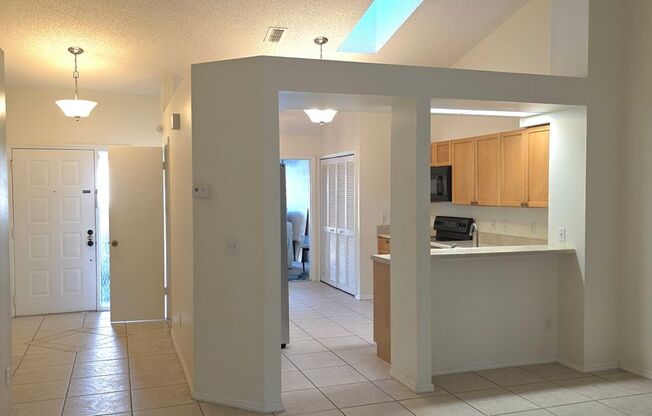 2-Bedroom Townhome with Private Courtyard and Screened Porch