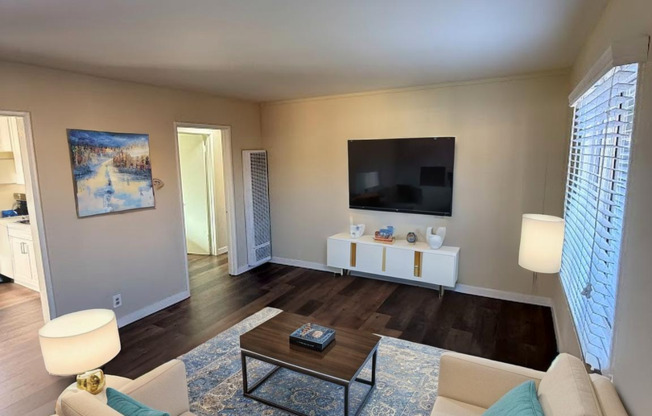 Remodeled 2 Bedroom, 1 Bathroom Unit (back side of duplex) in Sylmar! Ready for Move-In!