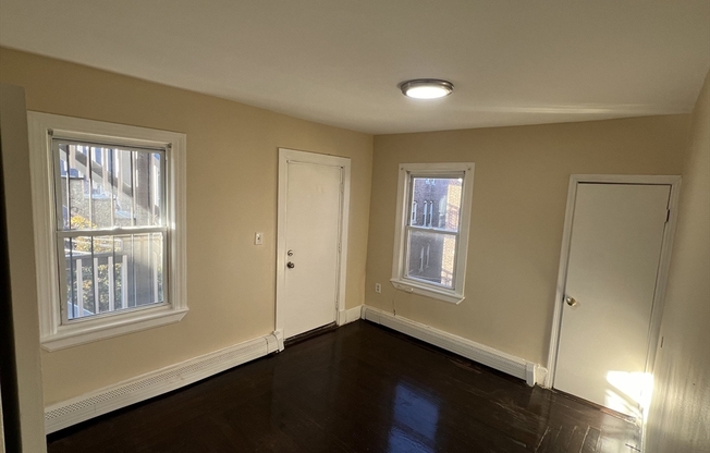 3 beds, 1 bath, 1,050 sqft, $3,000, Unit 2