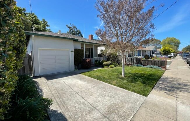 3BD 1 BA Home in San Carlos with large backyard!