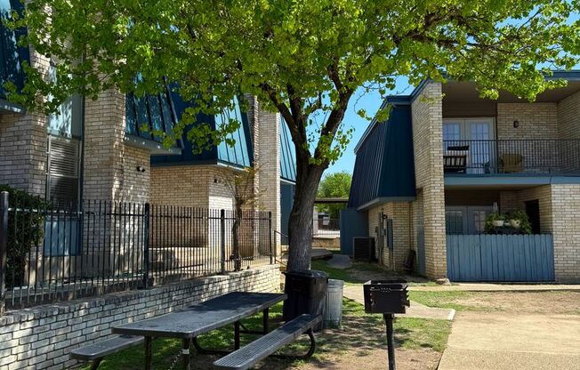 2 beds, 2 baths, 931 sqft, $1,185, Unit 14-1415
