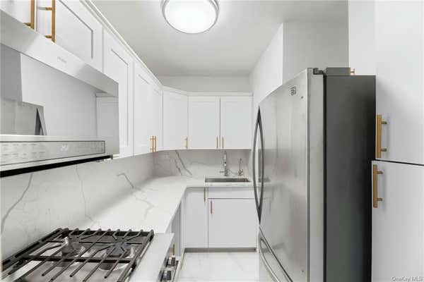 1 bed, 1 bath, 850 sqft, $2,400, Unit 6L