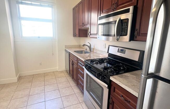 1 bed, 1 bath, 800 sqft, $2,595, Unit 301