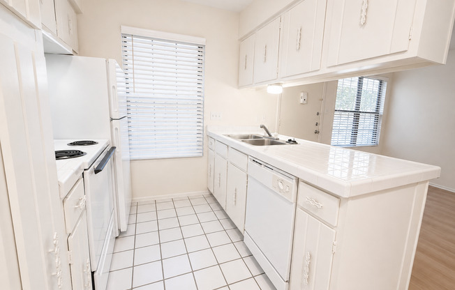 1 bed, 1 bath, 650 sqft, $1,289, Unit SUX-222